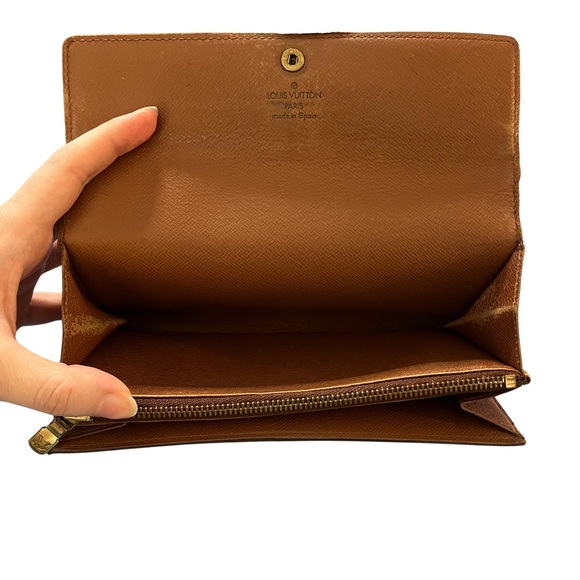 Louis Vuitton Monogram Sarah Wallet - Picture 5 of 7